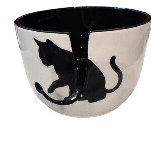 Black & White Ceramic Yarn Bowl With Cat Design 6" Diameter 4.5" Tall